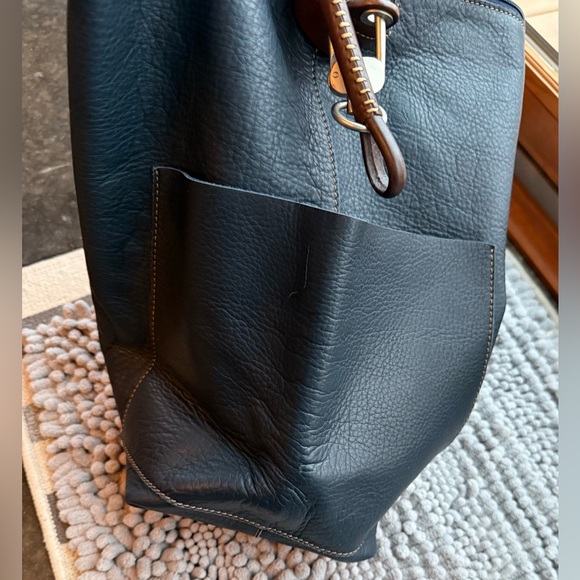 NWOT Peter Kent, Argentina, pebbled navy blue leather, brown strap, zipper pull - Picture 15 of 16